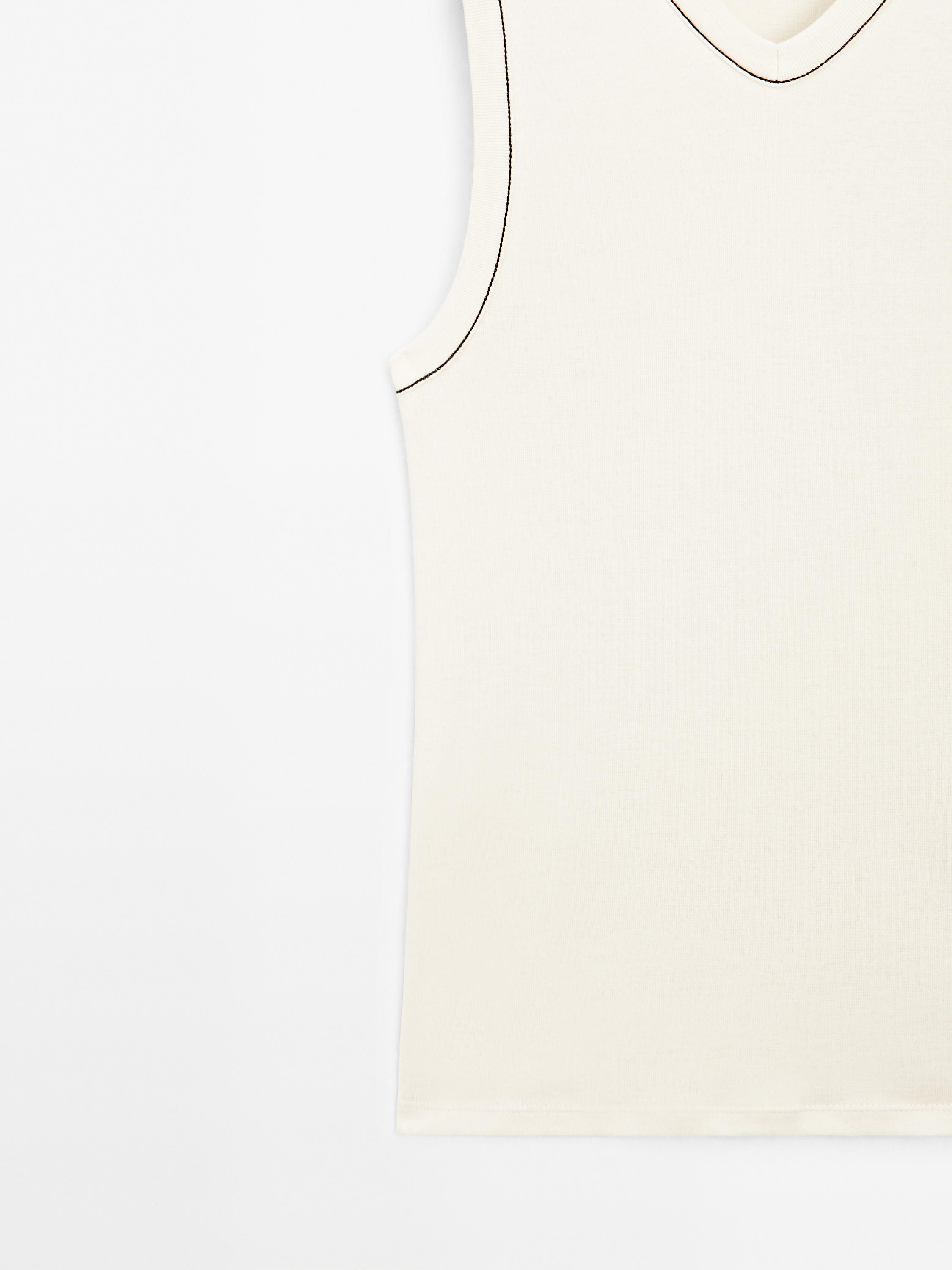 100% cotton T-shirt with contrast detail